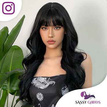Zwarte Pruik Lang Golvend met Pony Pruik Sassy Goods