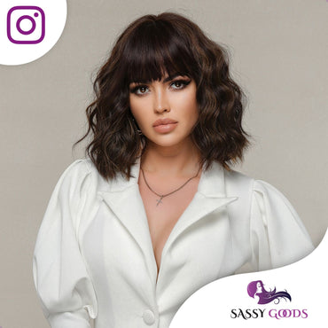 Pruik kort haar Donkerbruin met highlights 35 cm Pruik Sassy Goods