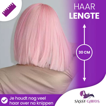 Licht Roze Pruik Kort - 35 cm Pruik Sassy Goods