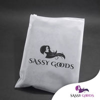 Zwarte Pruik Lang Golvend met Pony Pruik Sassy Goods 