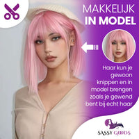 Licht Roze Pruik Kort - 35 cm Pruik Sassy Goods 